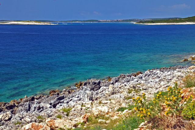 Istrie - pobřeží u Medulinu