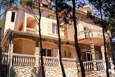 Vila IRMING v borovém lese u moře