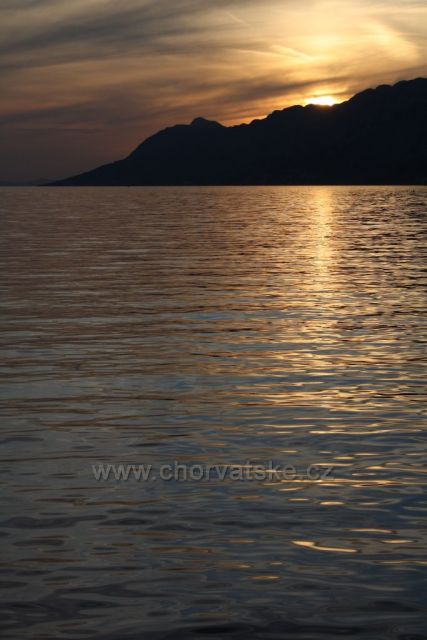 Západ slunce nad pohořím Rogoznica.