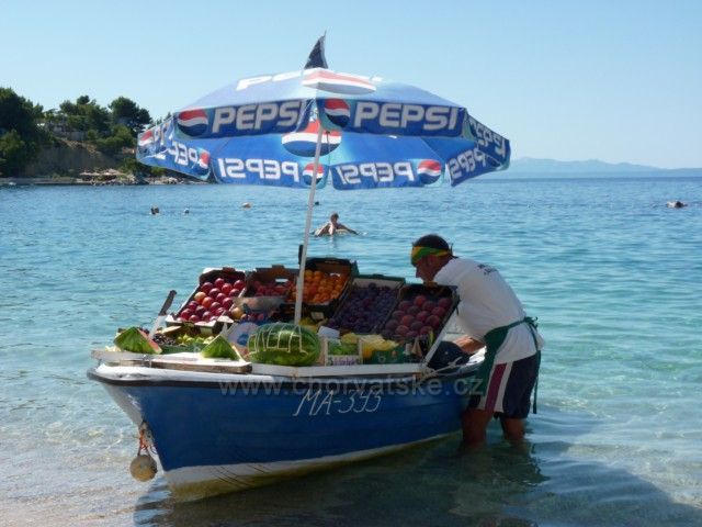 Prodej ovoce u pláže