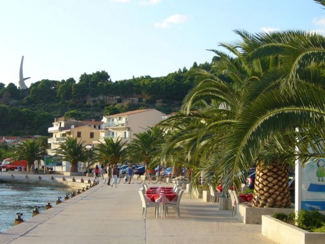 Nábřeží v centru Podgory.