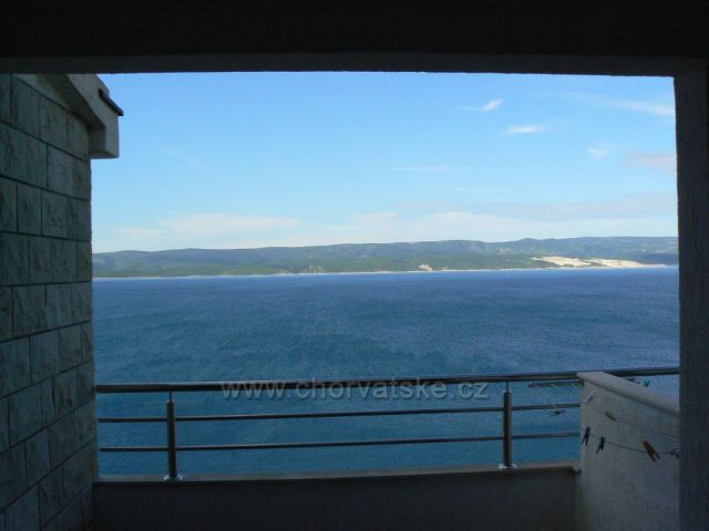 Pohľad z terasy na ostrov Brač