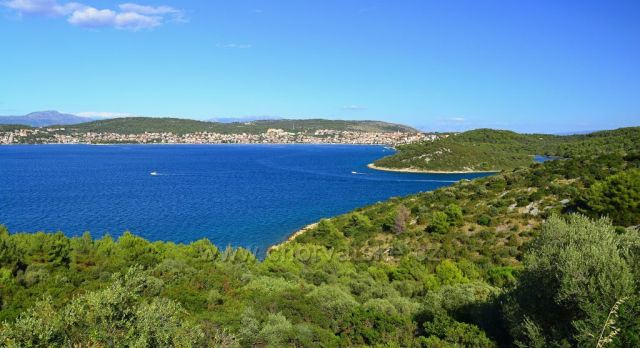 Okrug Gornij, ostrov Čiovo