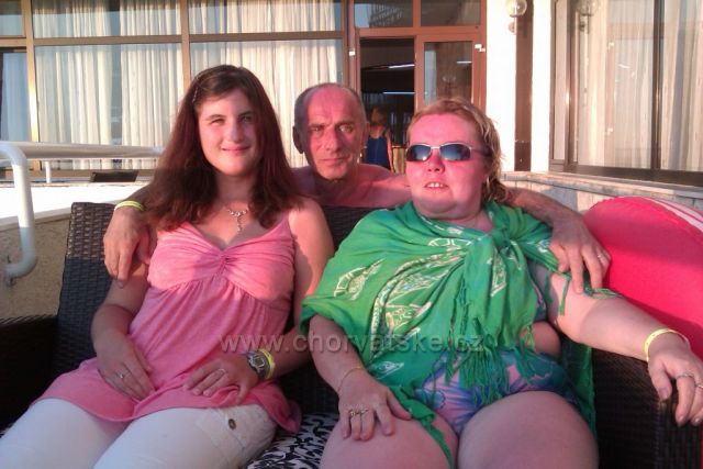 Já se Zuzkou a Jirkou na hotelové terase