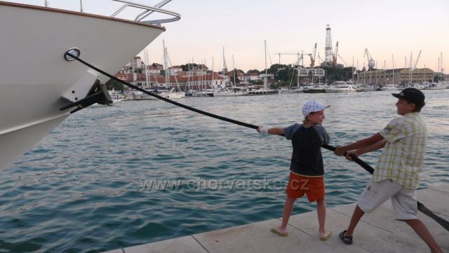 ,,Držte juí pořádně !´´