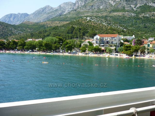 Drvenik z trajektu do Sučuraje.