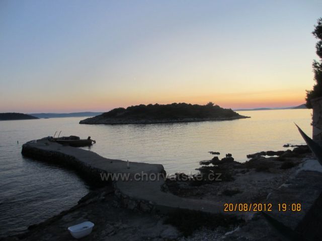 molo u Chatičky a s malým ostruvkem který je kousíček od mola