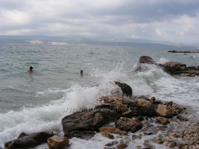 Kruté moře 02 - Baška Voda - v dálce lom na Brači