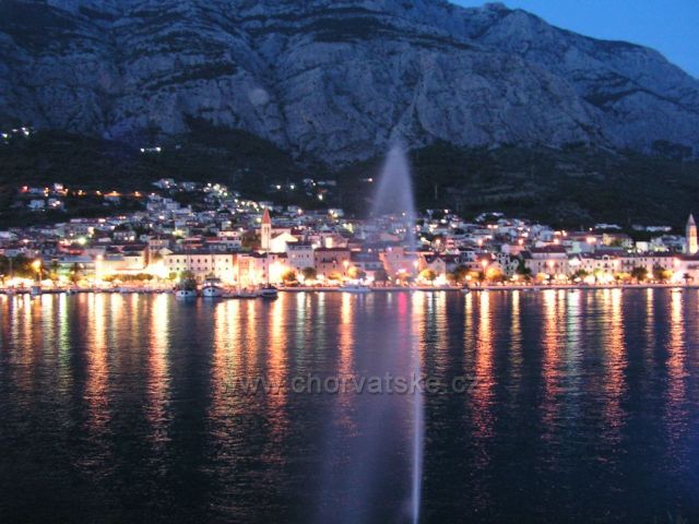 Večerní Makarska 01
