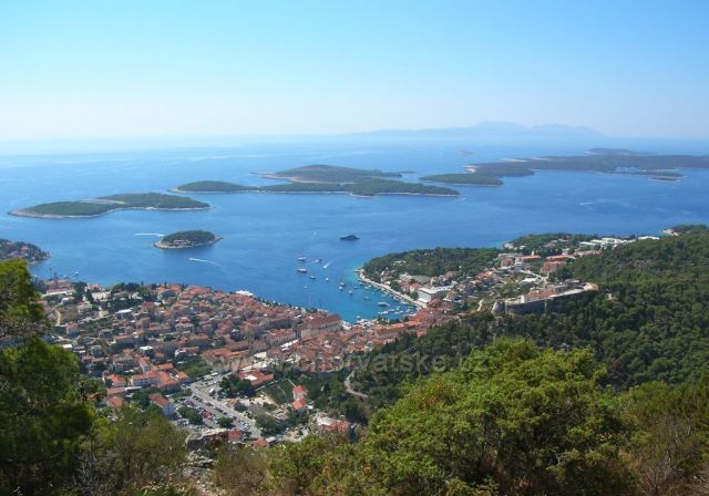 město Hvar od pevnosti Napoleon
