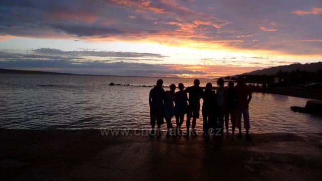 Přivítání s mořem při západu slunce