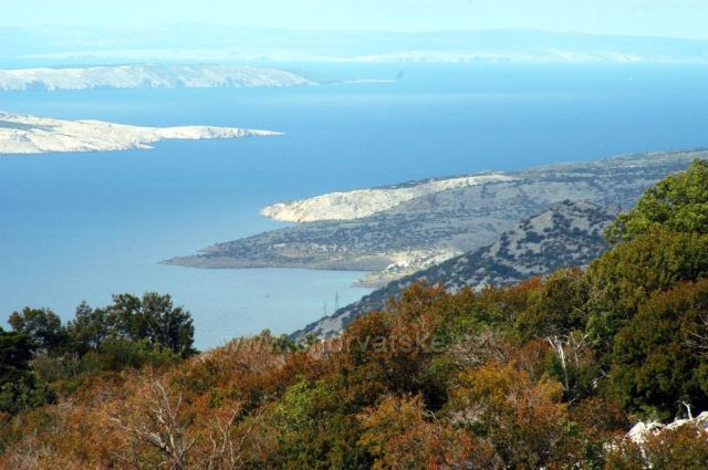 Pohled nad Karlobagem