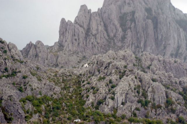 Kaplička na cestě přes Mali Alan