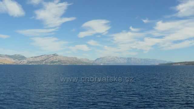 Brač-Supetar výhled na Mosor a Biokovo