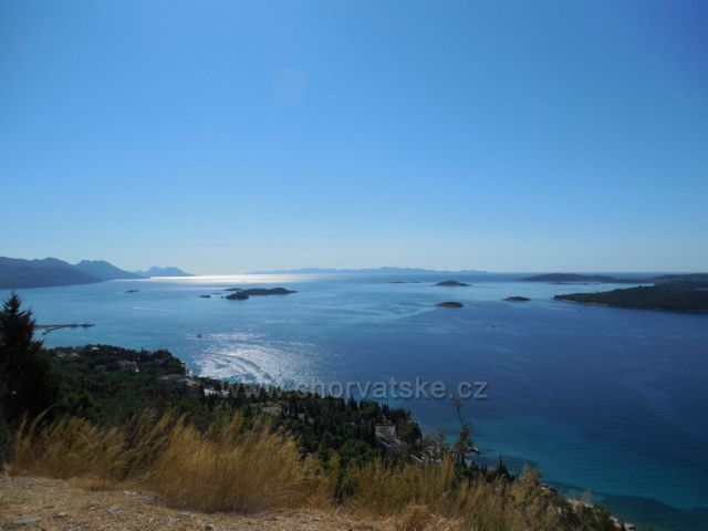 Pohled od Orebiče na Mljet