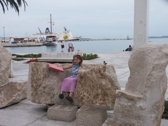 SPLIT
Kreslá na kolonáde