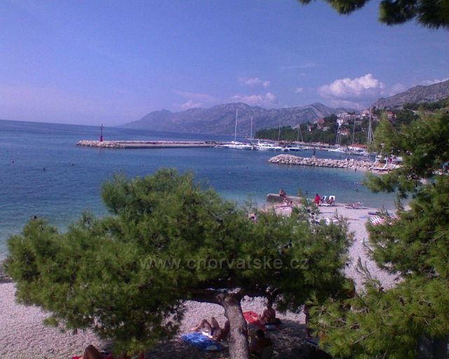 Baško Voda-V pozadí Biokovo