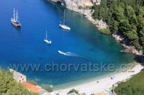 Uvala Pokrivenik-kod sela Zastražišća otok Hvar