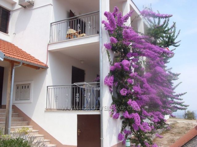 obiteljska kuća Jelavić-velike terase sa pogledom na more