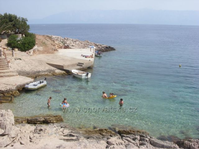 Plaža Bočić kod Zastražišća uvala Pokrivenik