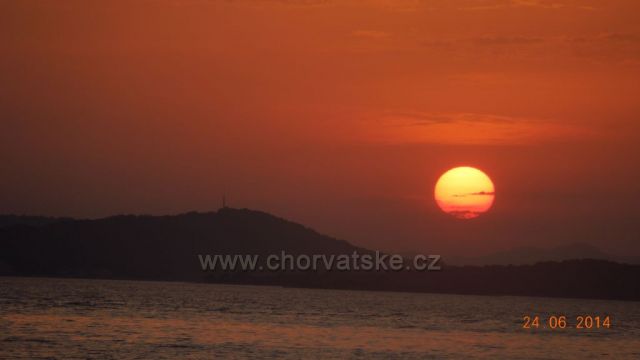 opakované zapadající sluníčko - Biograd na Moru