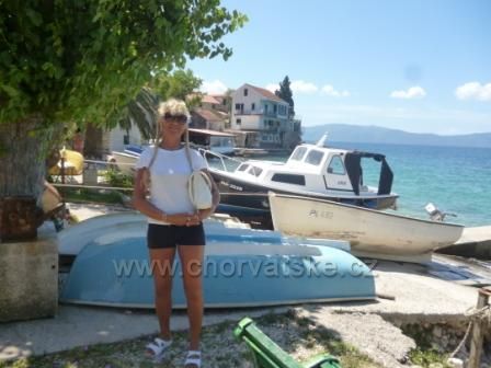 Tip na super výlet- lodí na 
Pelješac a Hvar-pokud jste mezi Drvenikem a Gradacem. Byli jsme letos 
už po třetí a opět super.  
Pokud Boženu nepotkáte na pláži určítě jí nepište- +420 732 473 344.=D