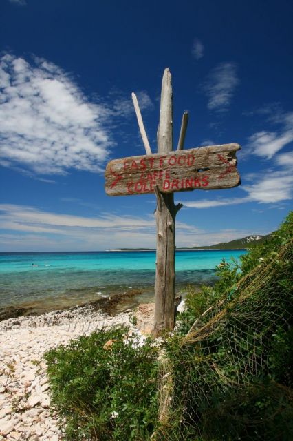 na pláži Veli Žal