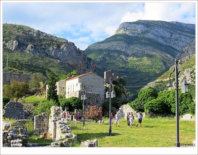 ...pohoří Rumija nad černohorskými Pompejemi,městem duchů Stari Bar