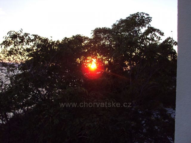 Omiš Ruskamen Hotel Village Sagitta-západ slunce z balkonu pokoje