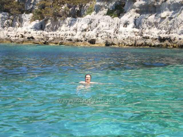 kúpanie pod majákom Struga - Lastovo