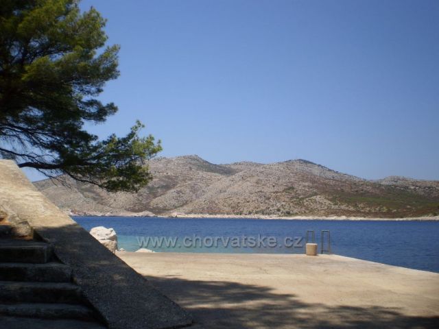 pod majákom - mólo na kúpanie a kotvenie