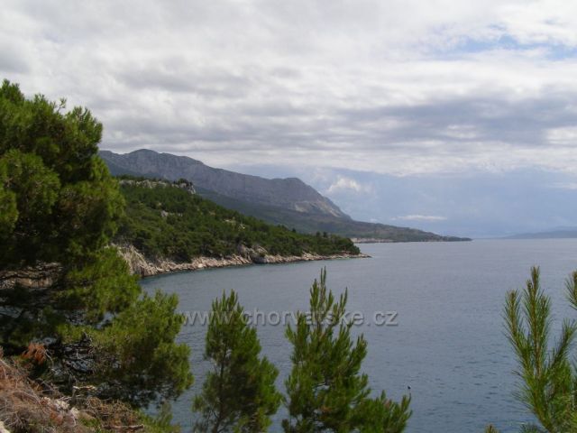 Nugal pláž mezi Tučepi a Makarskou.