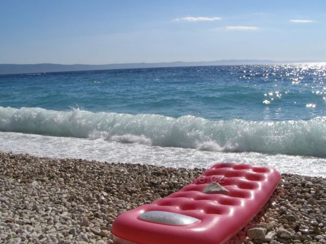 Pláž Tučepi - trochu vlnky.