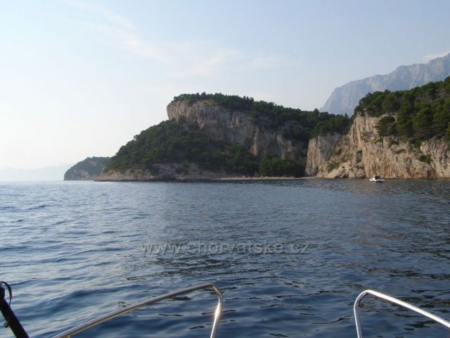 Půjčili jsme si motorový člun - nugal mezi Tučepi a Makarskou