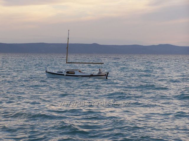 Rybář vyjíždí na moře.  :-)