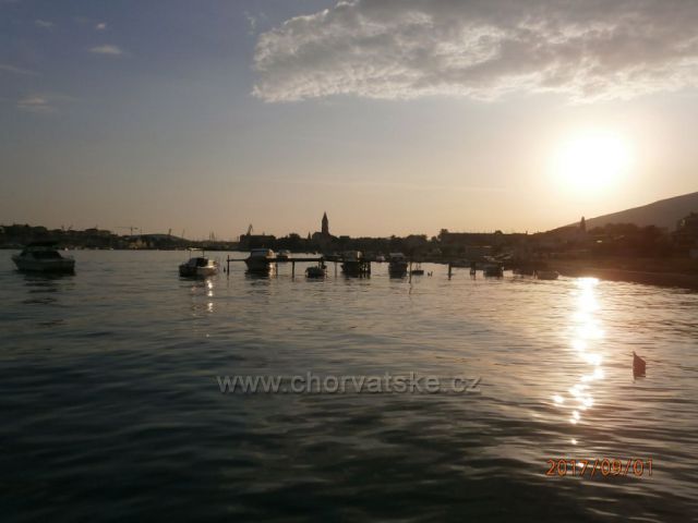 Slunce zapadá,ale pořád hřeje.