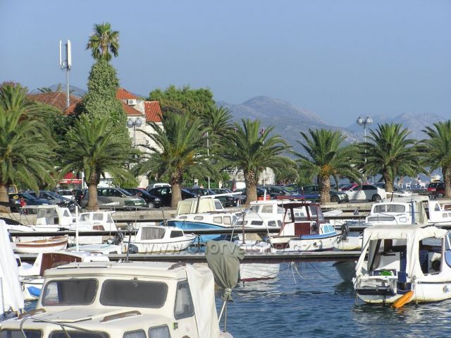 lodná zátoka v Orebiči na Pelješackej riviére