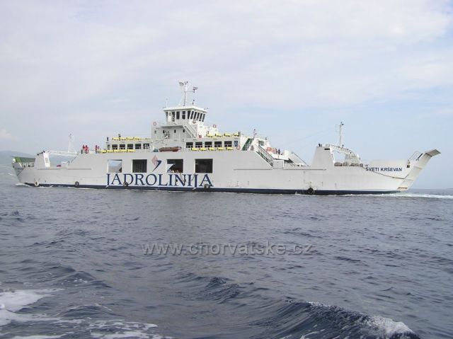 Jadrolinija pri pobreží mesta Korčula