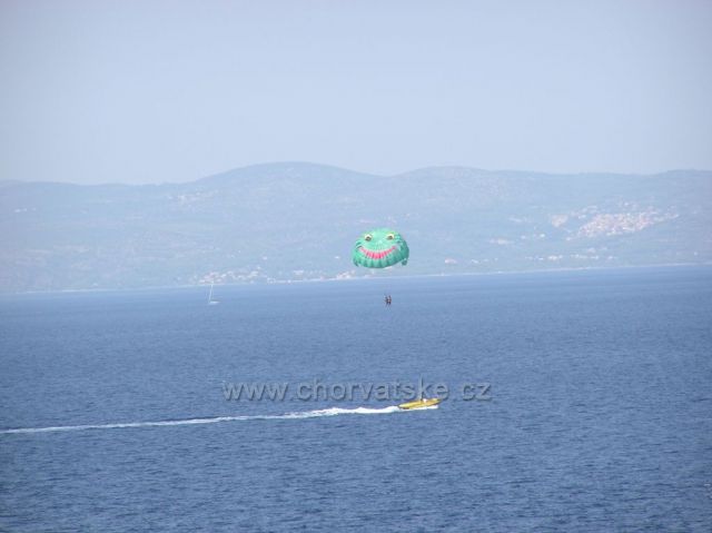 pobrežie Podgory na Makarskej riviére