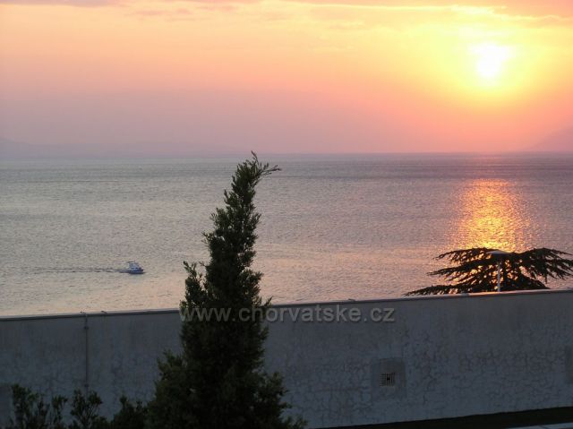 Pohľad na západ slnka v Podgore