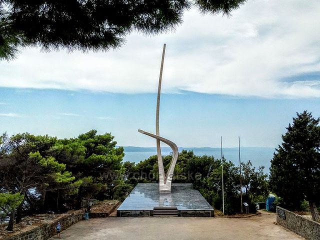 Památník-zlomené racčí křídlo