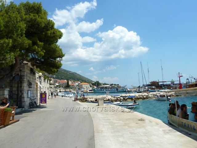 město Bol na ostrově Brač