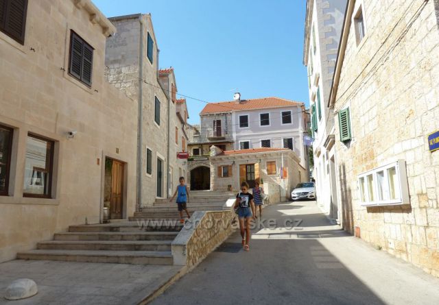 město Bol na ostrově Brač