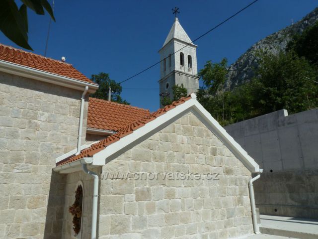 Stare Selo pod horským masivem Mosor