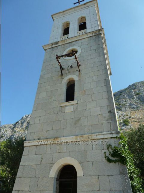 Stare Selo pod horským masivem Mosor