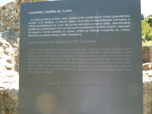 Lovrečina, zátoka na ostrově Brač s pozůstatky kláštera Sv.Lovre (Vavřince) z 5.století