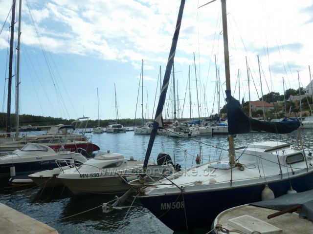 Milna na ostrově Brač
před bouří