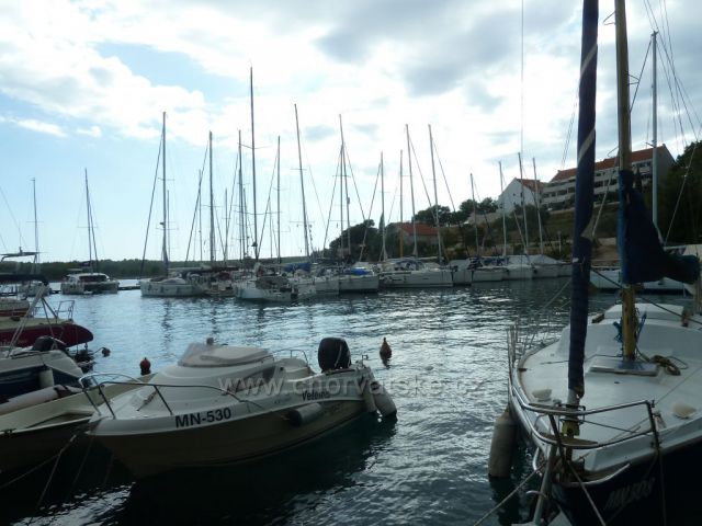 Milna na ostrově Brač
před bouří