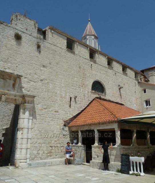 Trogir
Jižní brána a Mala Loža