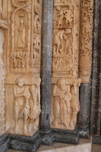 Trogir
katedrála Sv.Vavřince ze
13.století
portál mistra Radovana